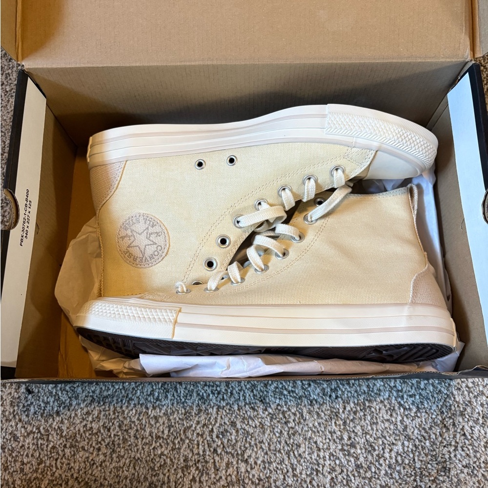 Brand New Converse High Top Sneakers Men’s Size 9.5 / Women’s Size 11.5